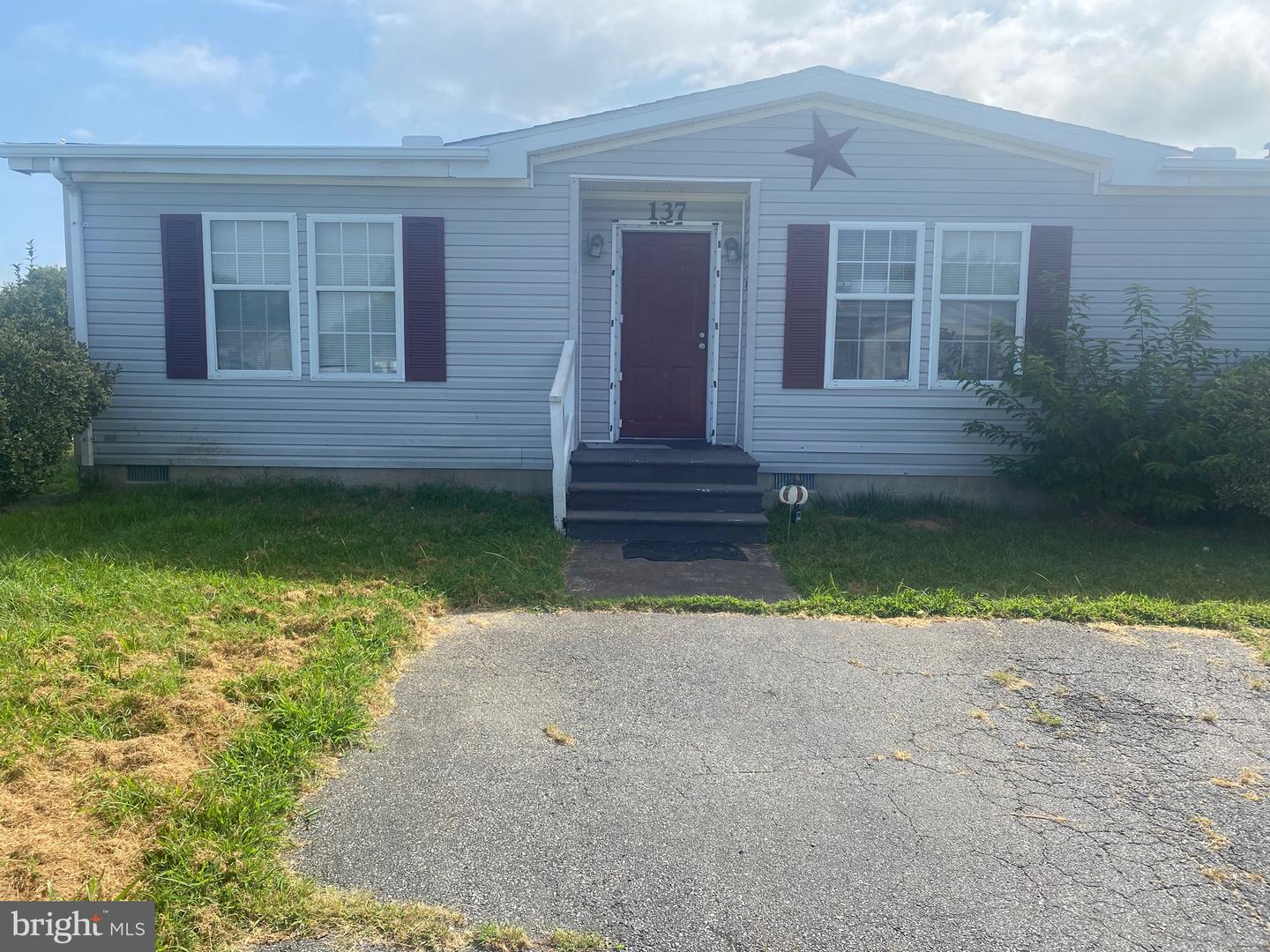 137 Beth Pl — photo