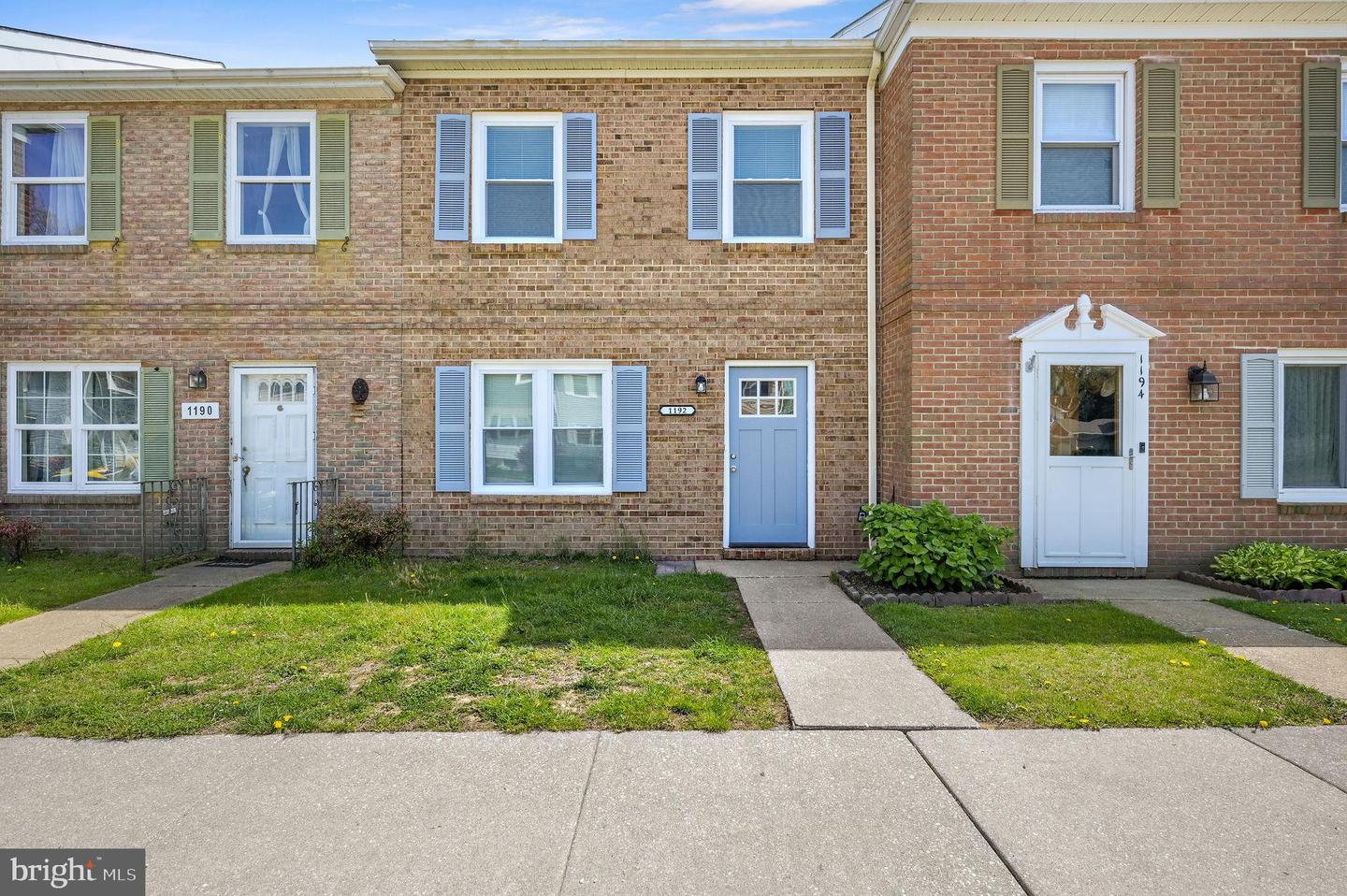 1192 Madison Ct — photo