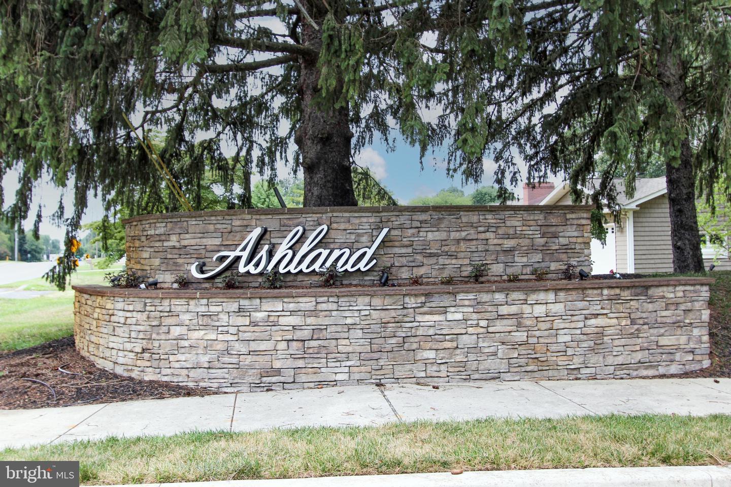 145 E Clarendon Dr — photo