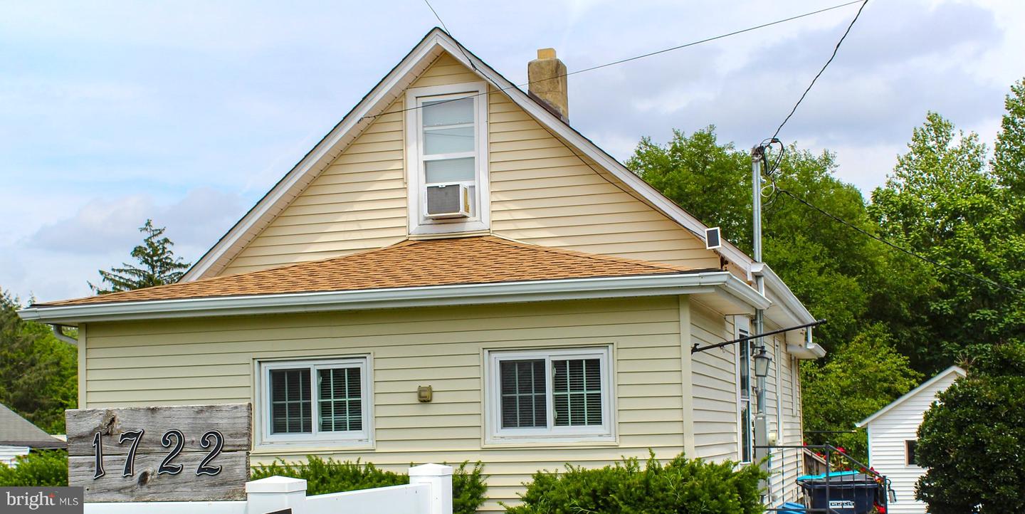 1722 Upper King Rd — photo