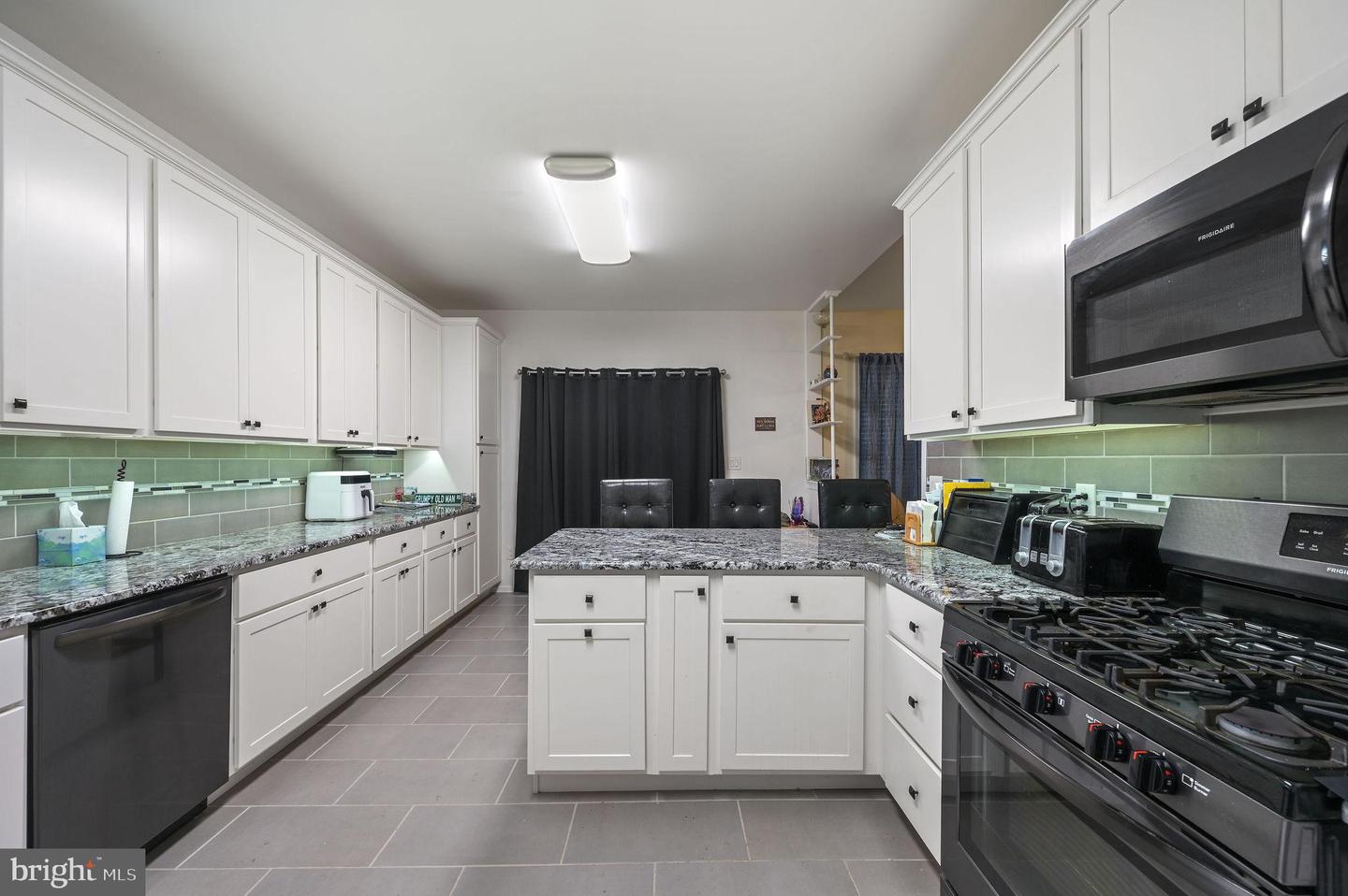 184 Carrington Dr — photo