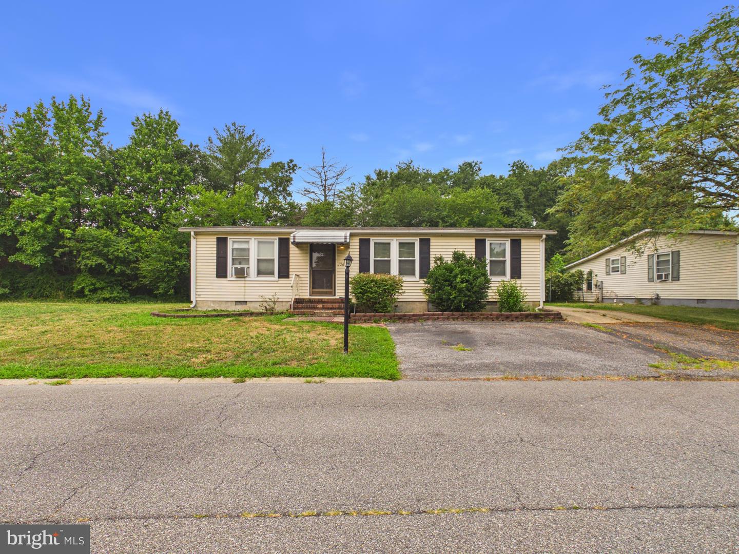 136 Gordon Pl — photo
