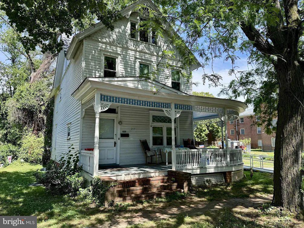 219 N Governors Ave — photo