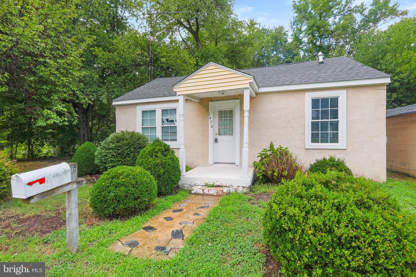 1470 Everetts Corner Rd — photo
