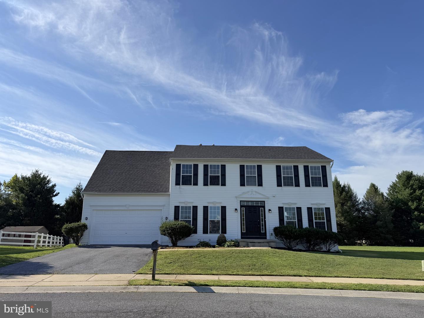 196 Markham Ct — photo