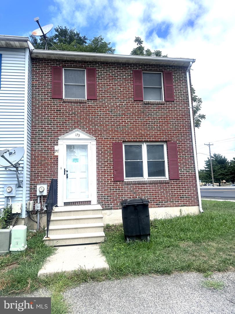 173 Hampton Dr — photo