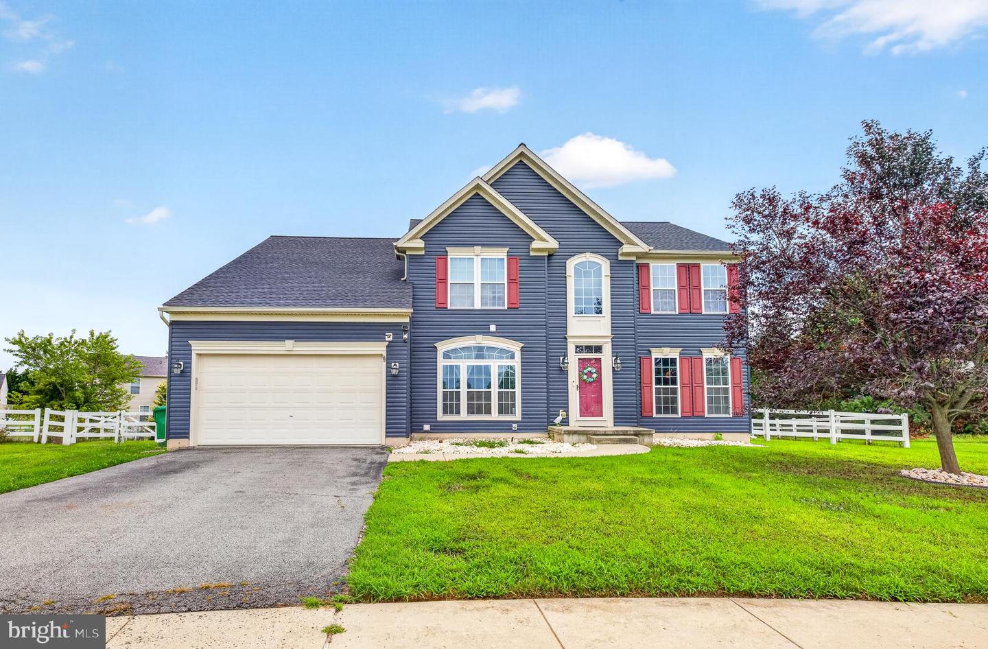 206 Markham Ct — photo