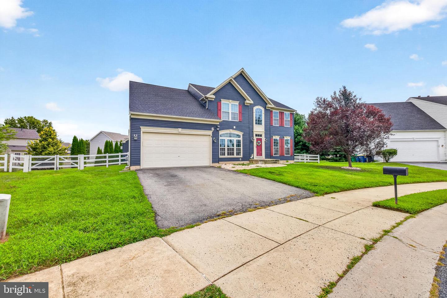 206 Markham Ct — photo