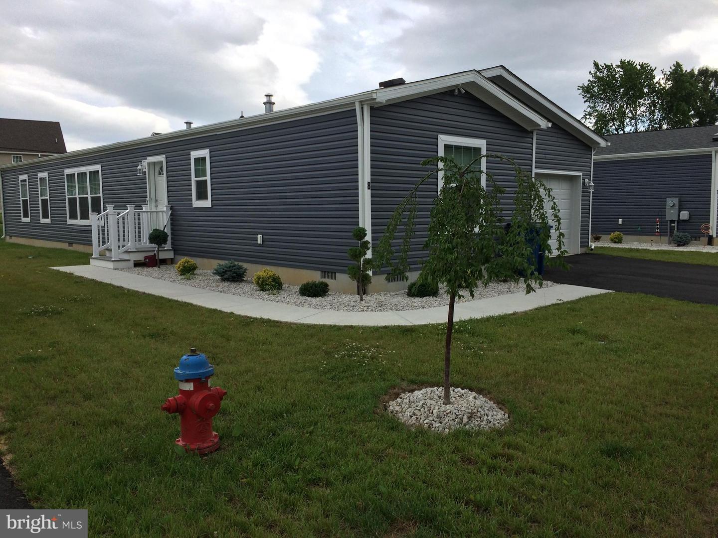 42 Edgewater Dr — photo