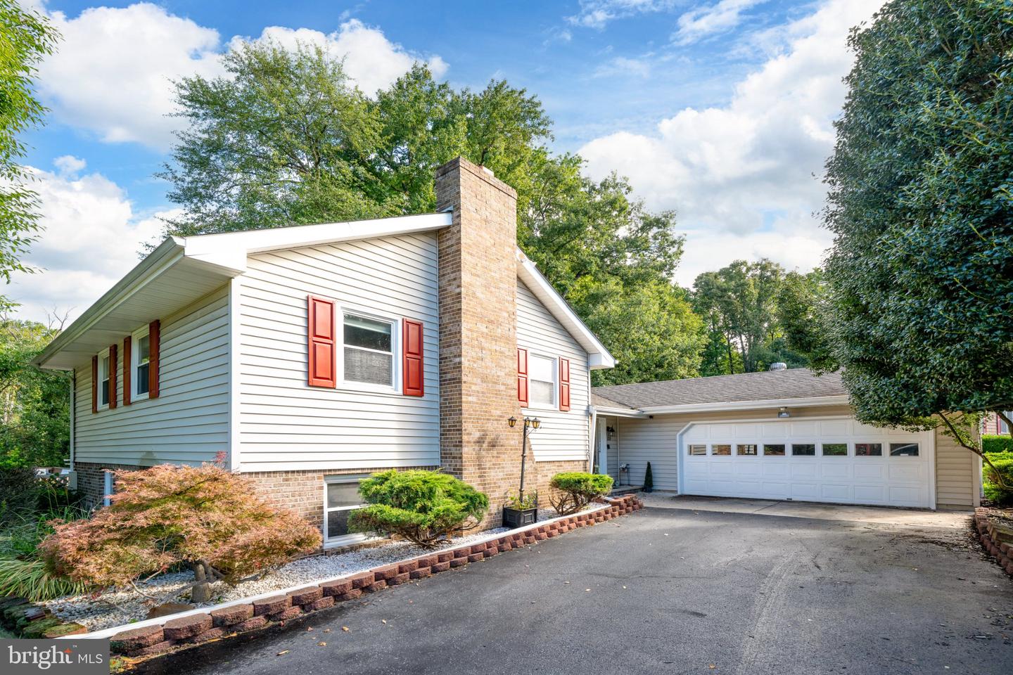 111 Delshire Dr — photo