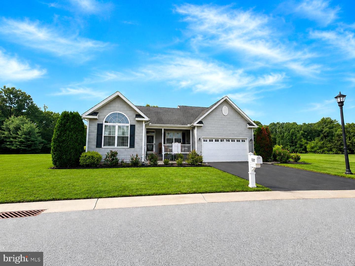 137 Waters Edge Dr — photo
