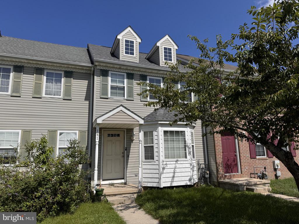 141 Holmes St — photo