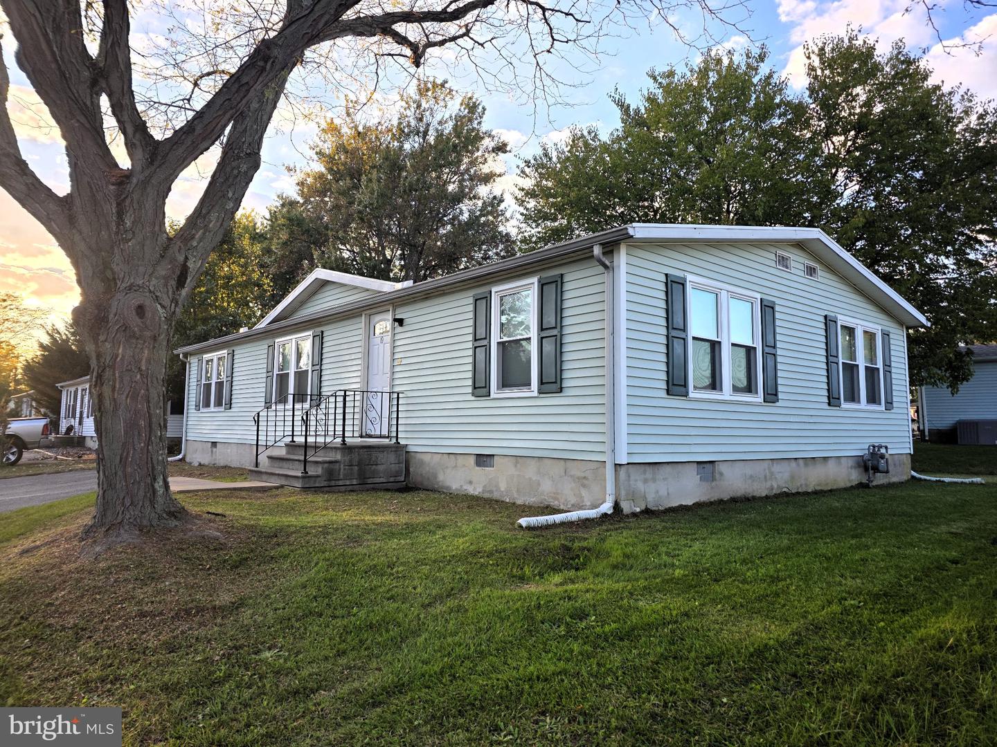 19 Gordon Dr — photo