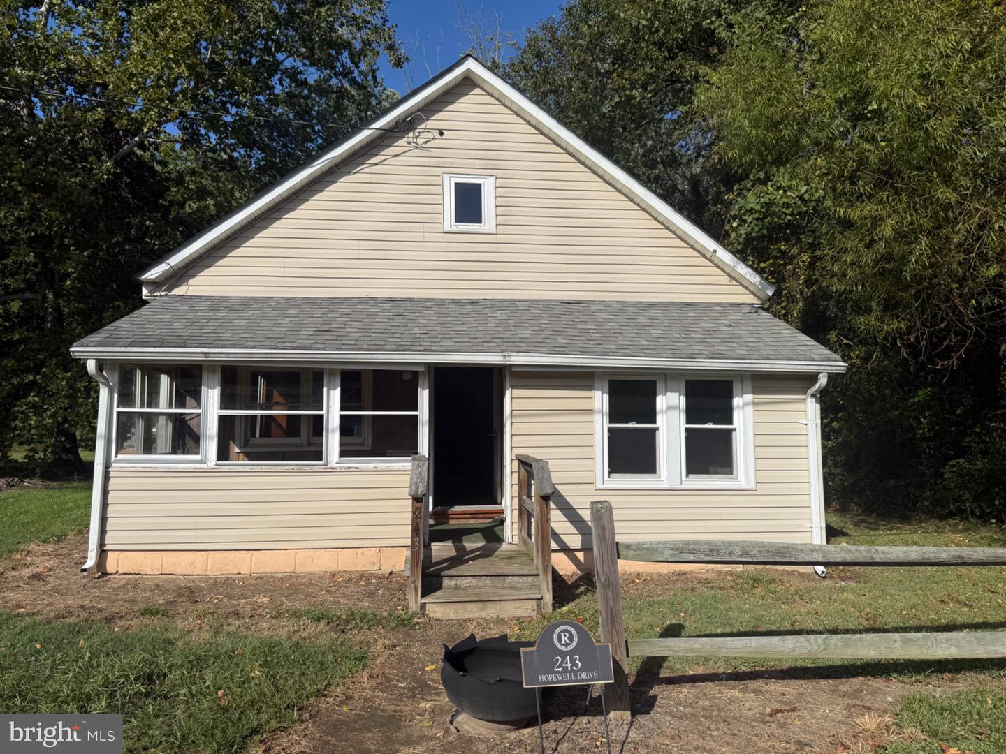 243 Hopewell Dr — photo