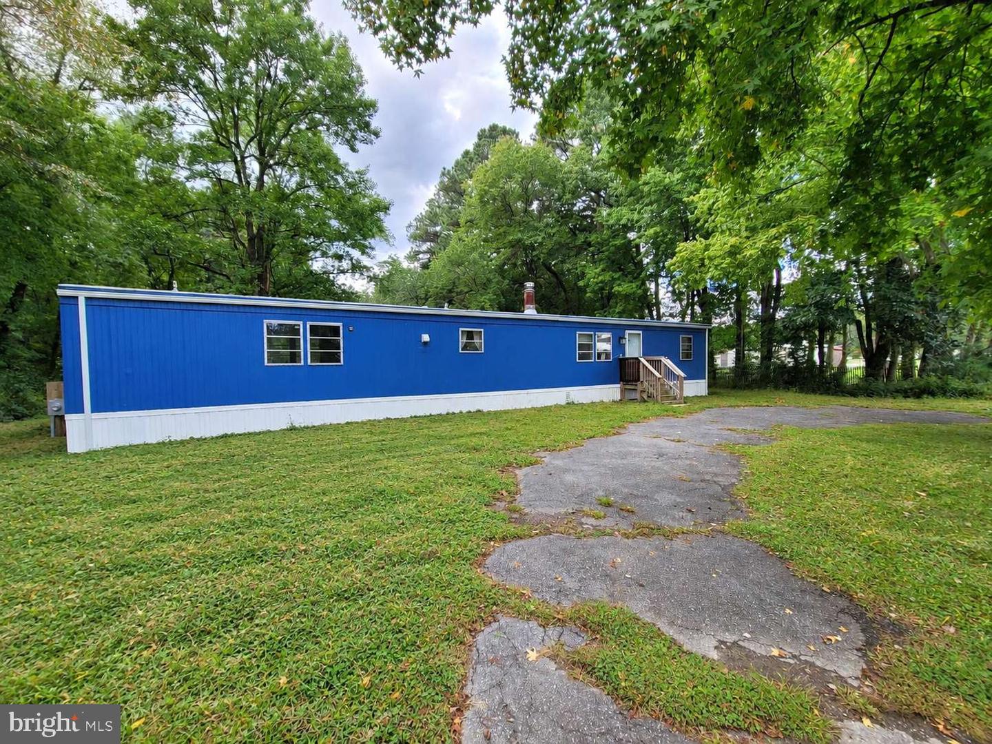 2119 Hunting Quarter Rd — photo