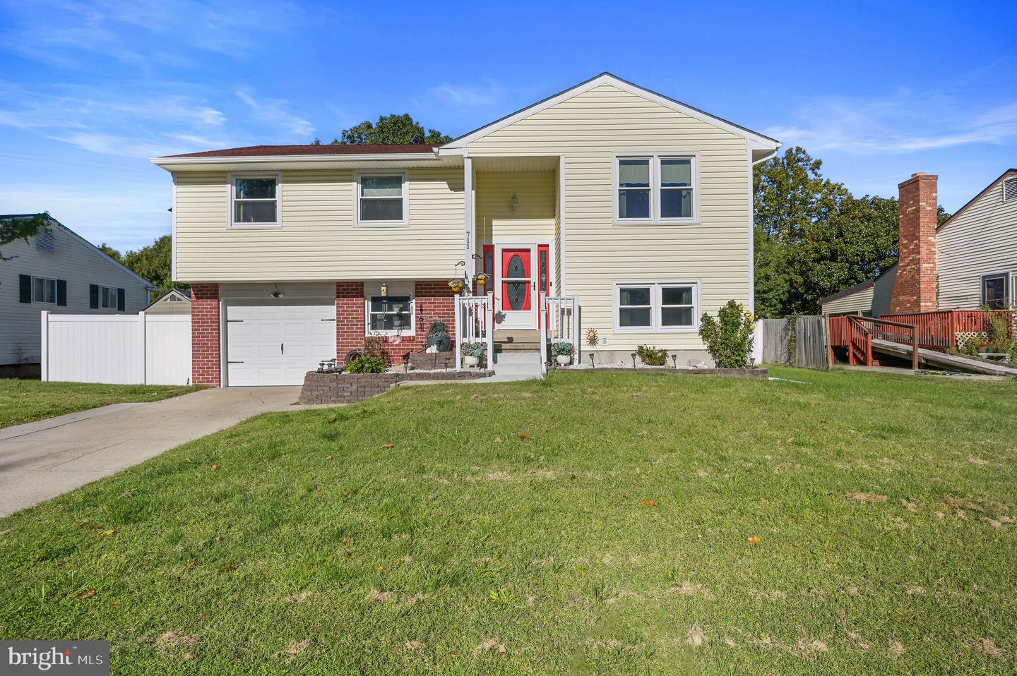 711 Miller Dr. — photo