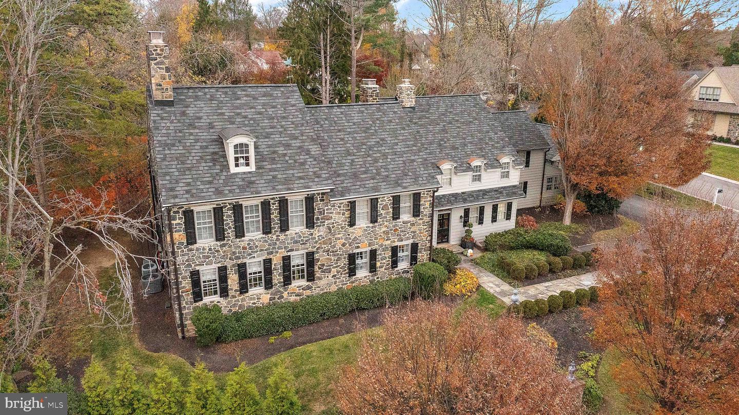 302 Stone Brook Dr — photo