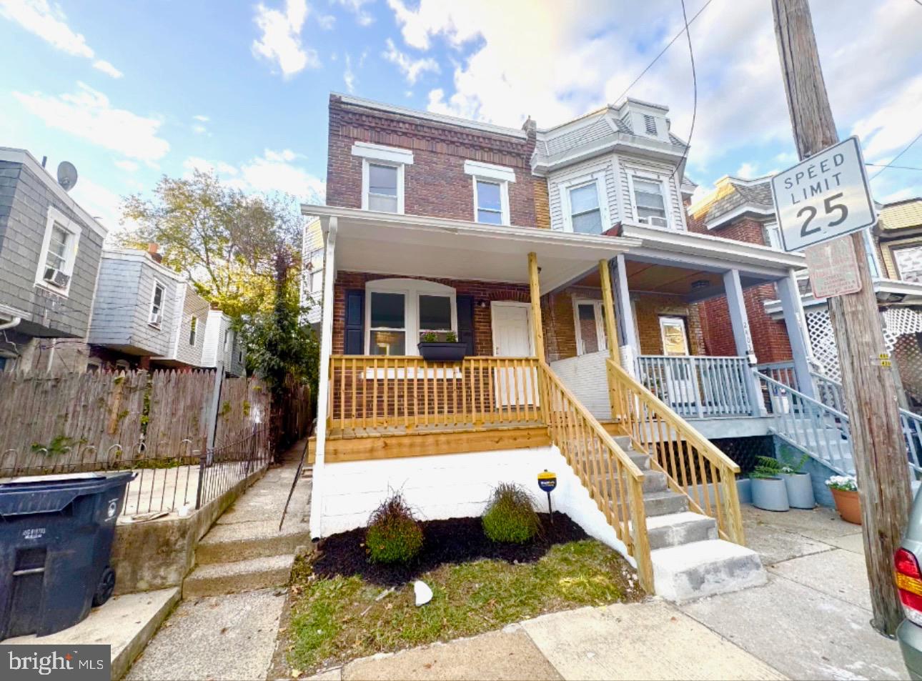 2401 Carter St — photo