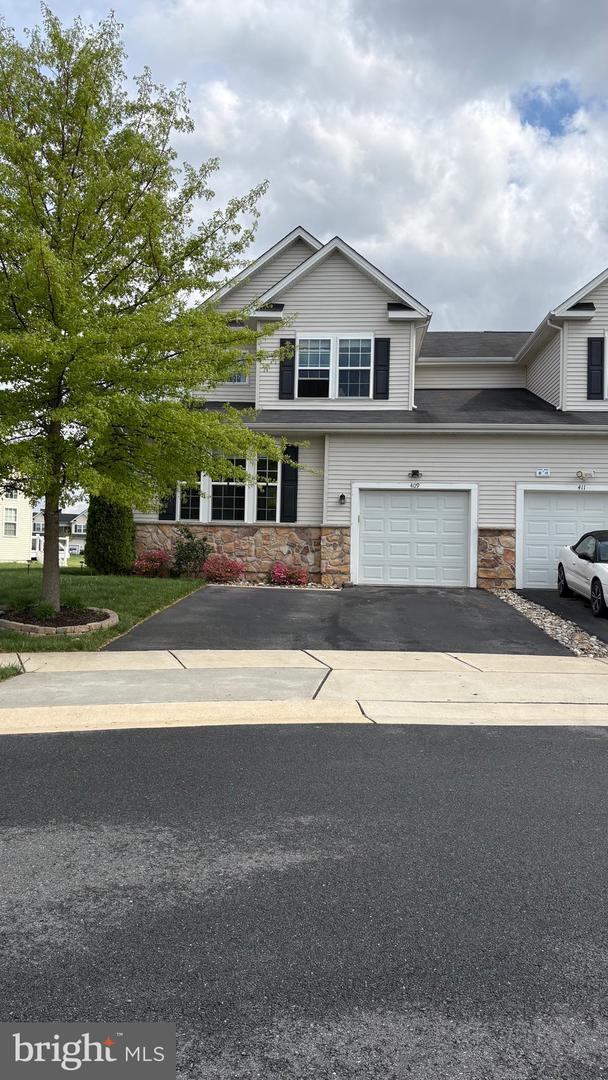 409 Galway Ct — photo