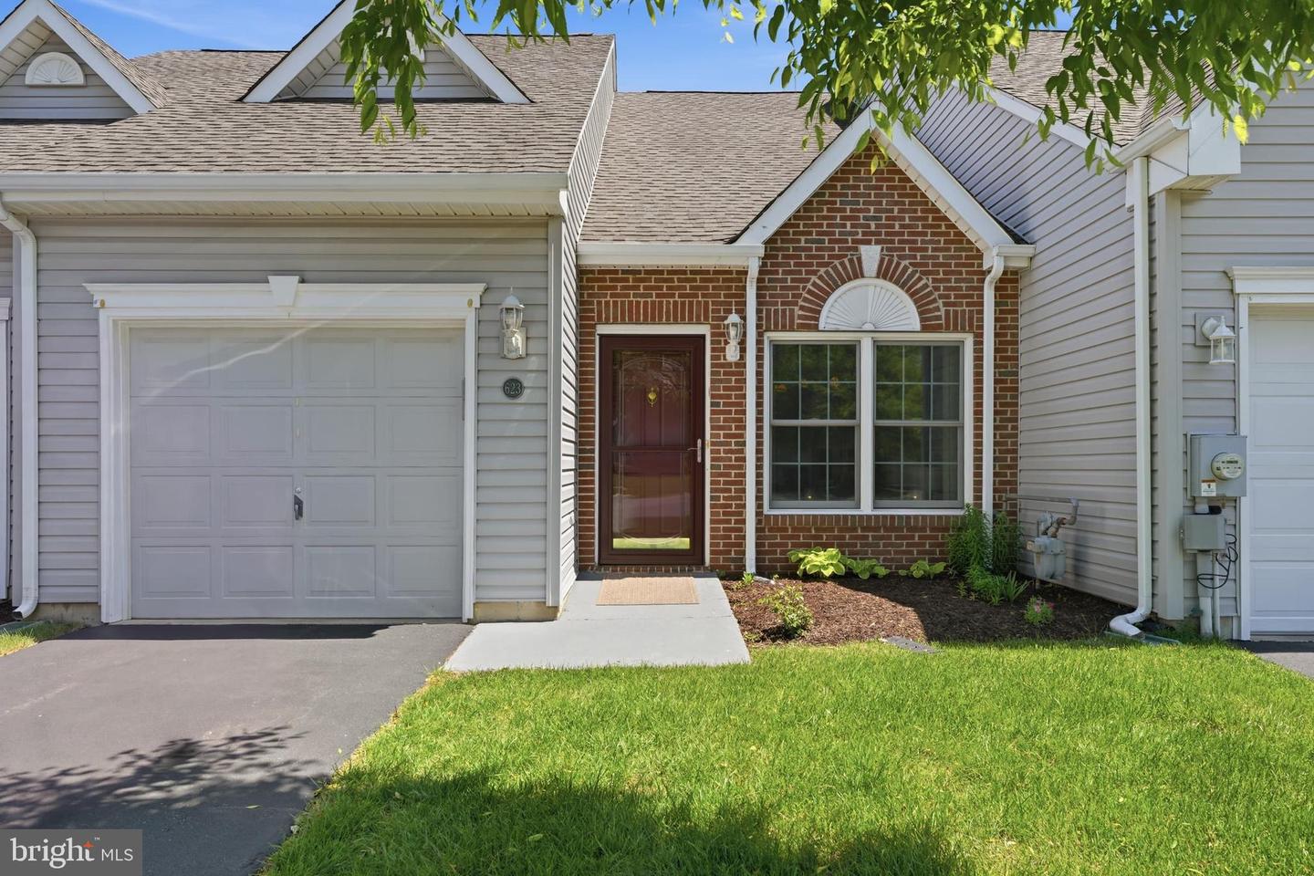 623 Kendall Dr — photo