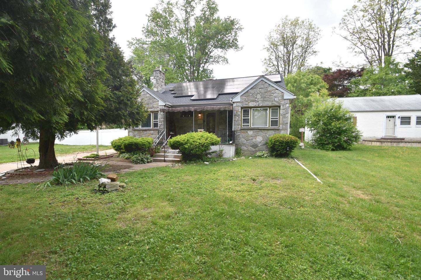2038 Marsh Rd — photo