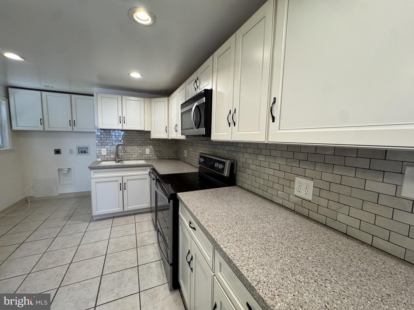 422 Howell Dr — photo