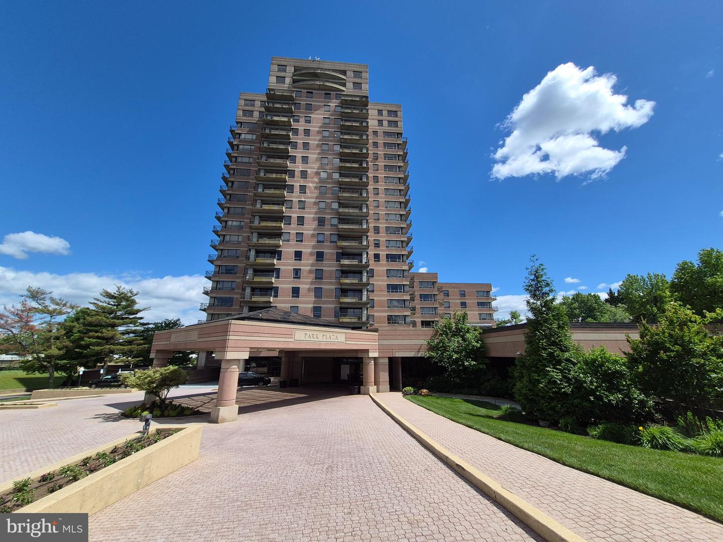1100-Unit Lovering Ave #806 — photo