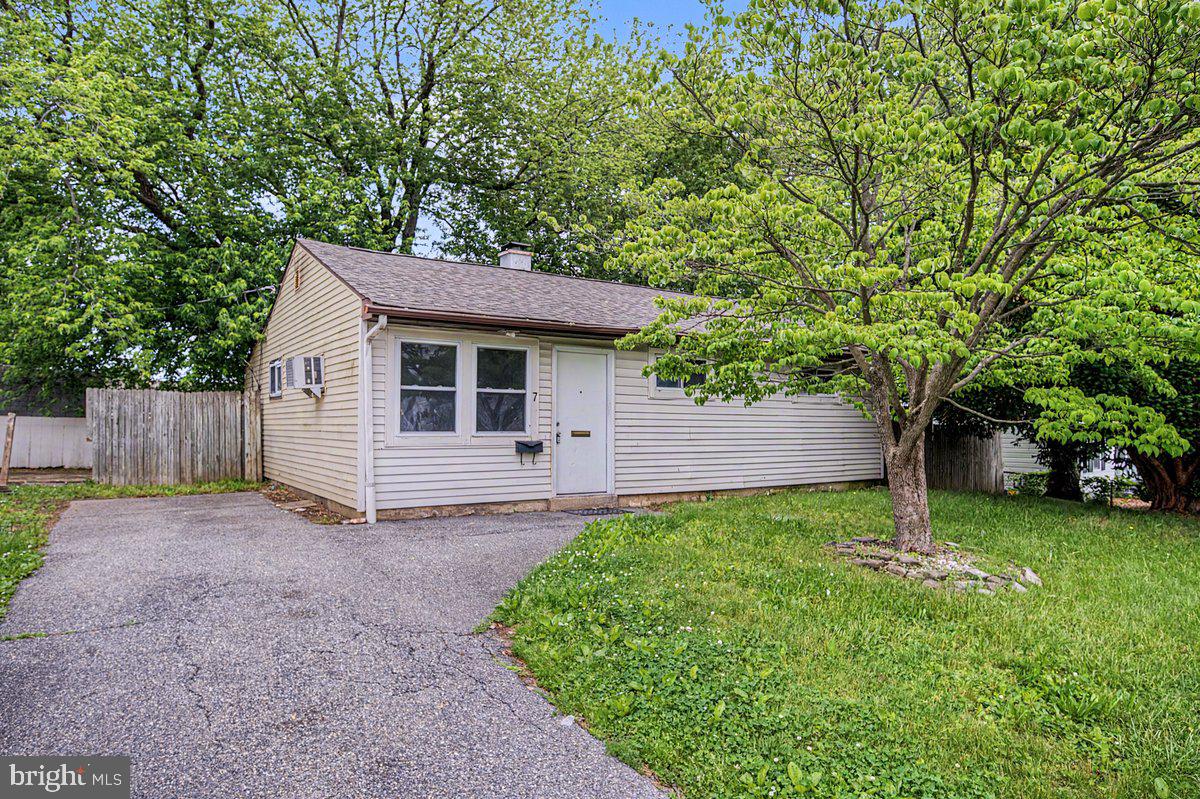 7 Deborah Ave — photo