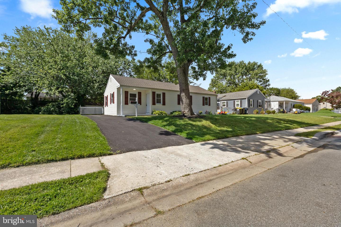 121 Robinson — photo