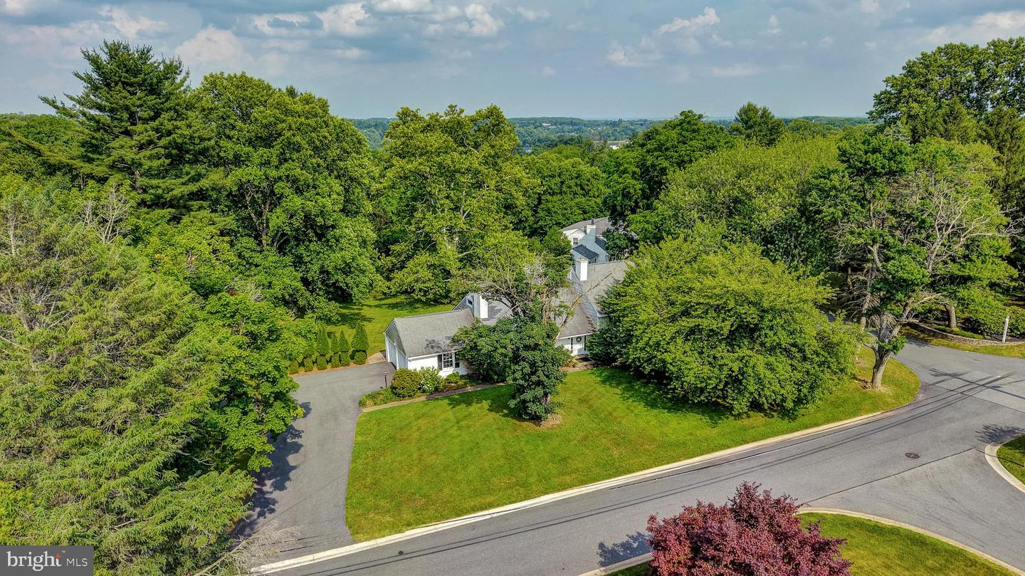 102 Meriden Dr — photo