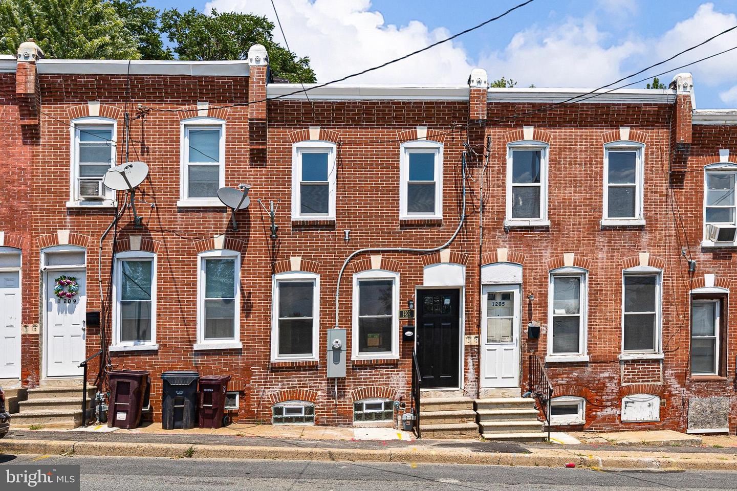 1207 W 2nd St — photo
