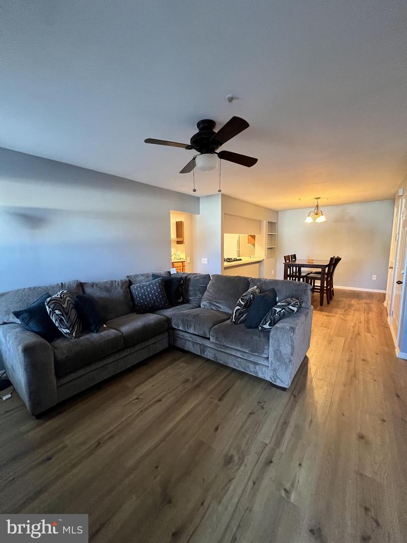1104 Waters Edge Dr — photo