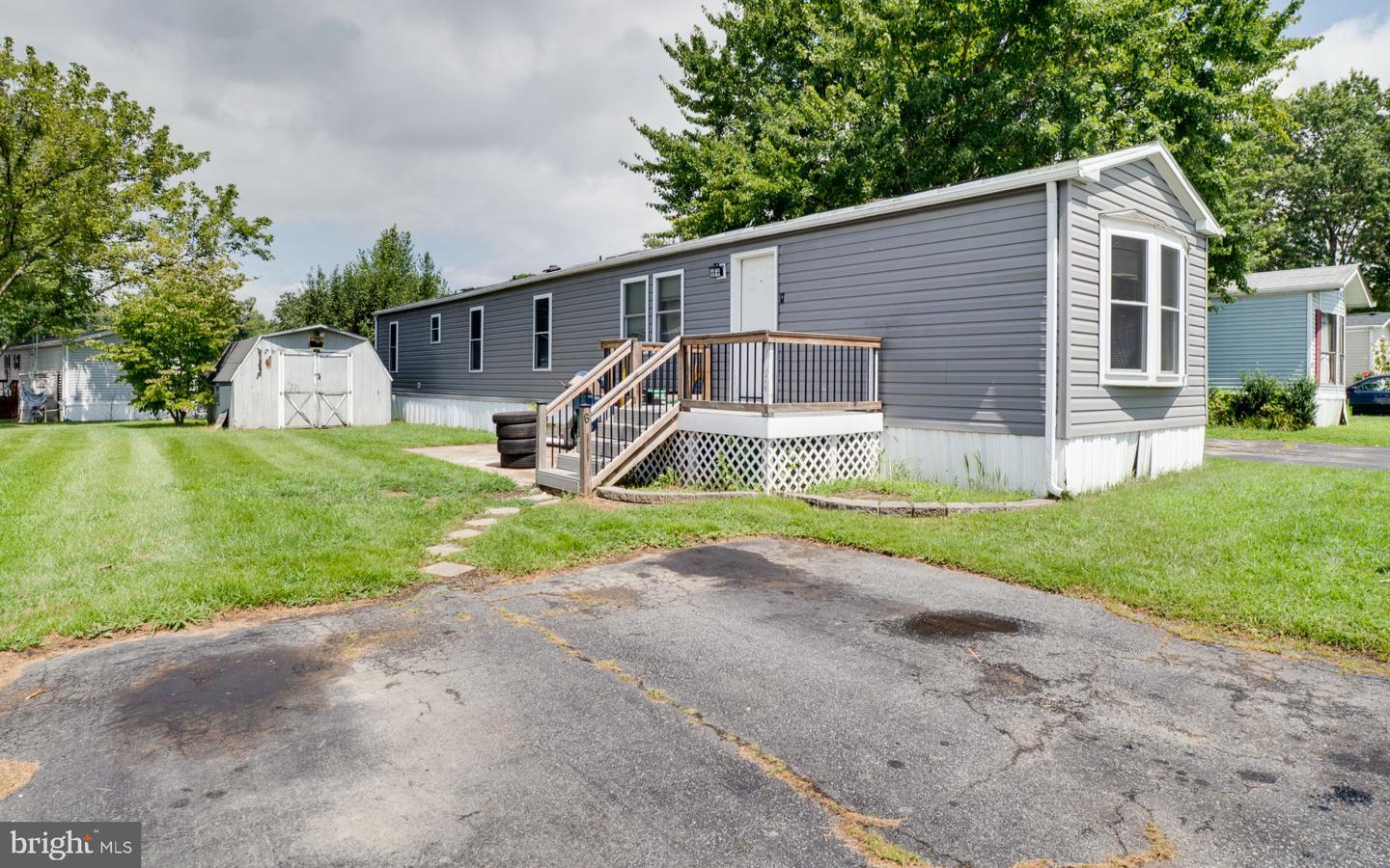 6 Milkweed Ct #239 — photo