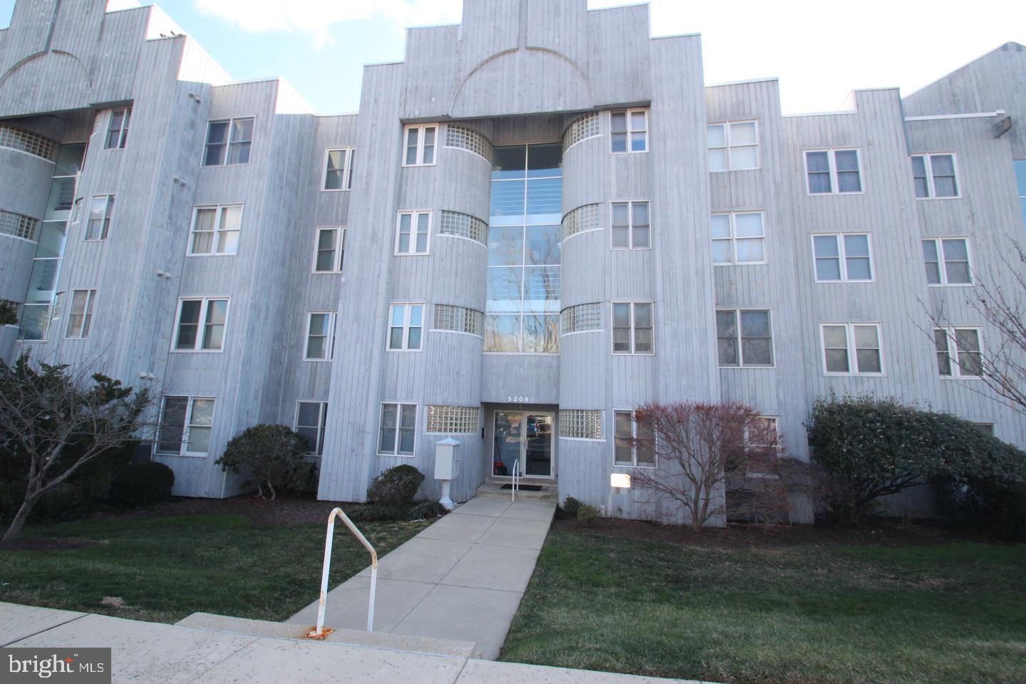 5209-Unit 6 Le Parc Dr #38 — photo