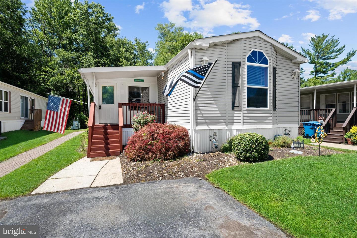 110 W Tulip Ct — photo