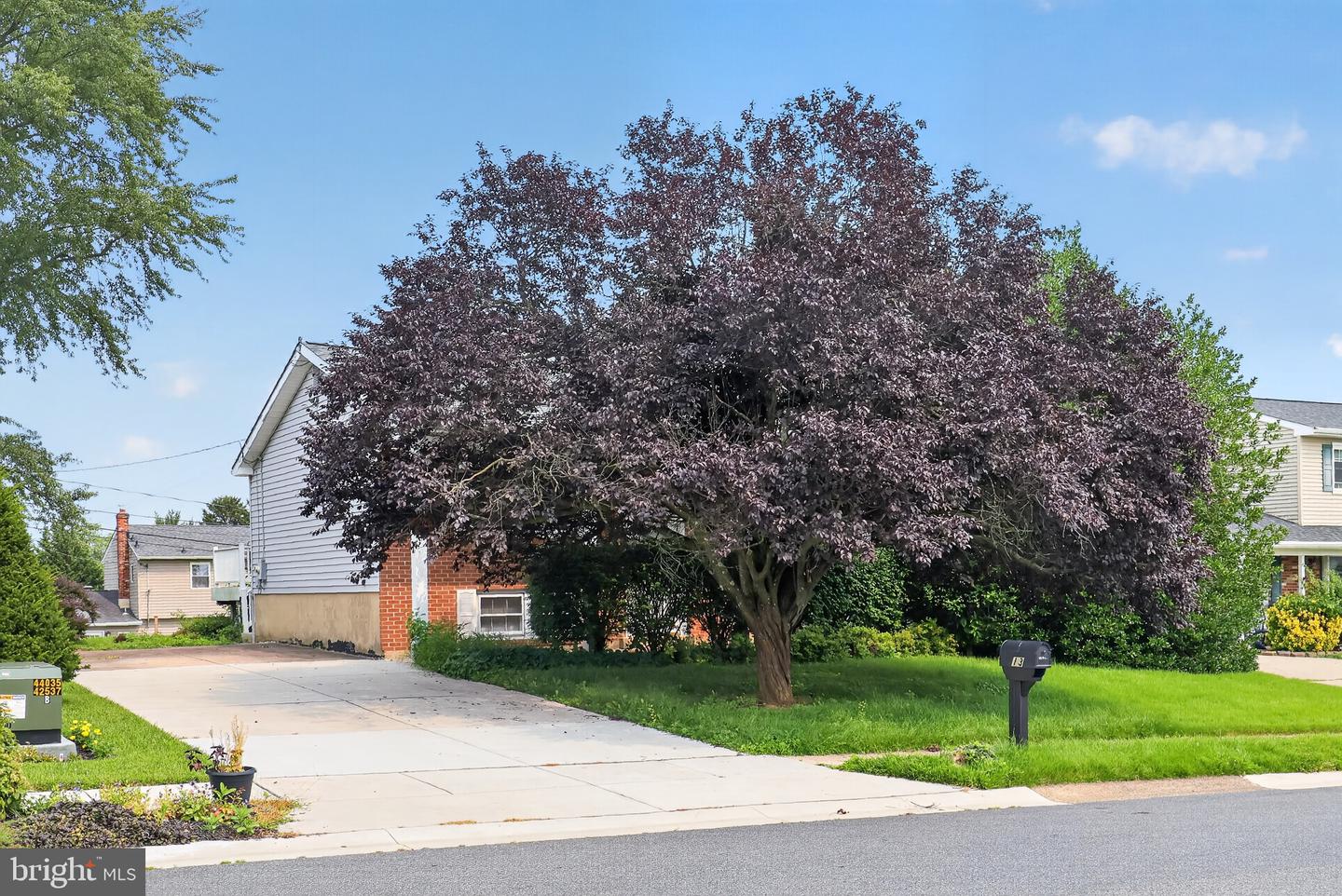 13 White Clay Cres — photo