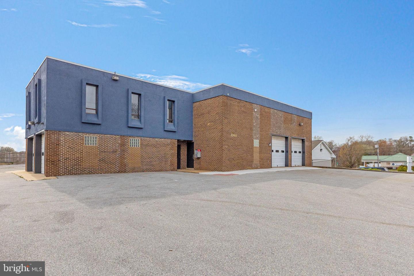 2207 Saint James Church Rd — photo