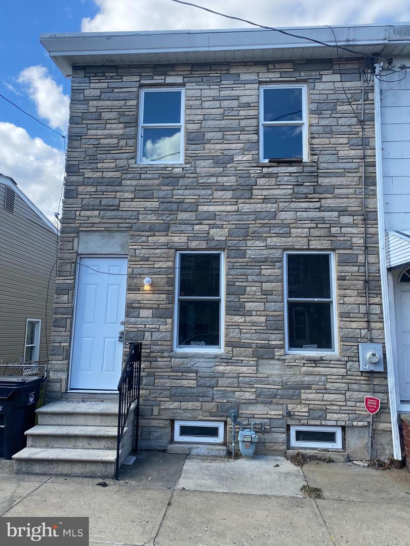 805 Anchorage St — photo