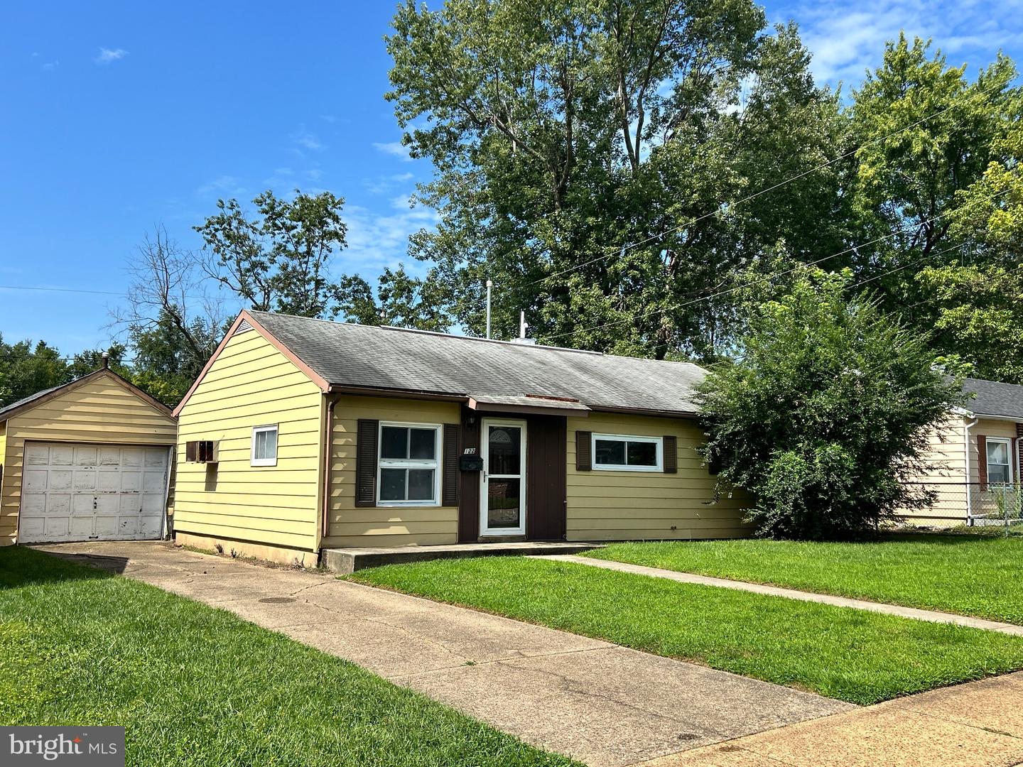 122 Halcyon Dr — photo