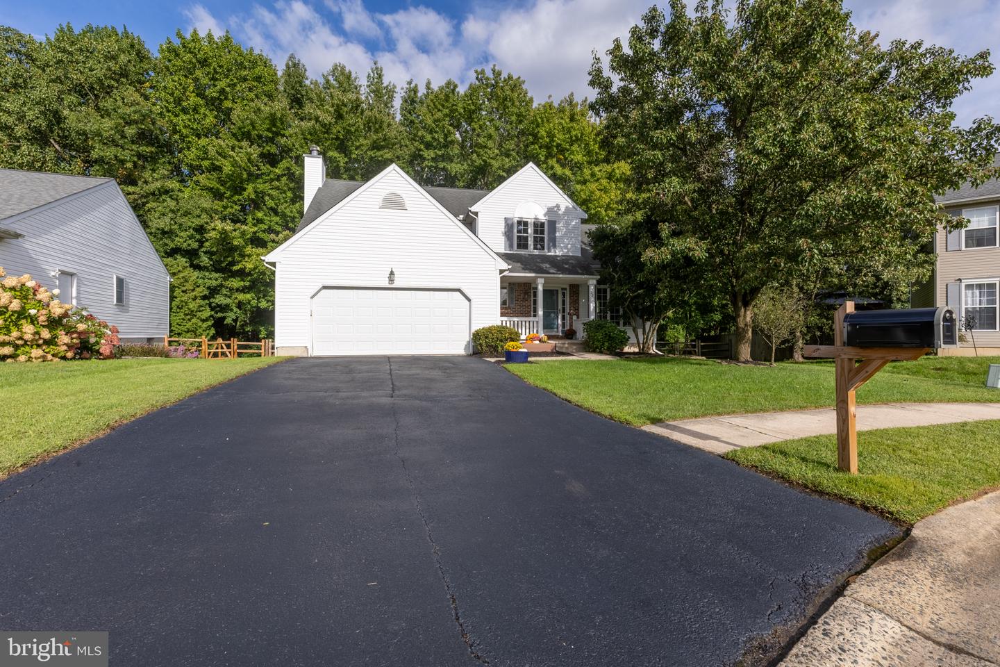 223 E Flagstone Dr — photo