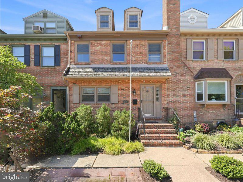 2110 Fairfield Pl — photo