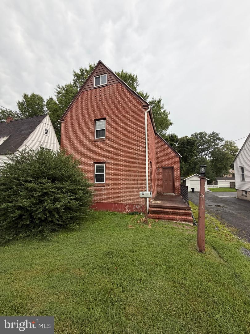 81 E Park Pl — photo