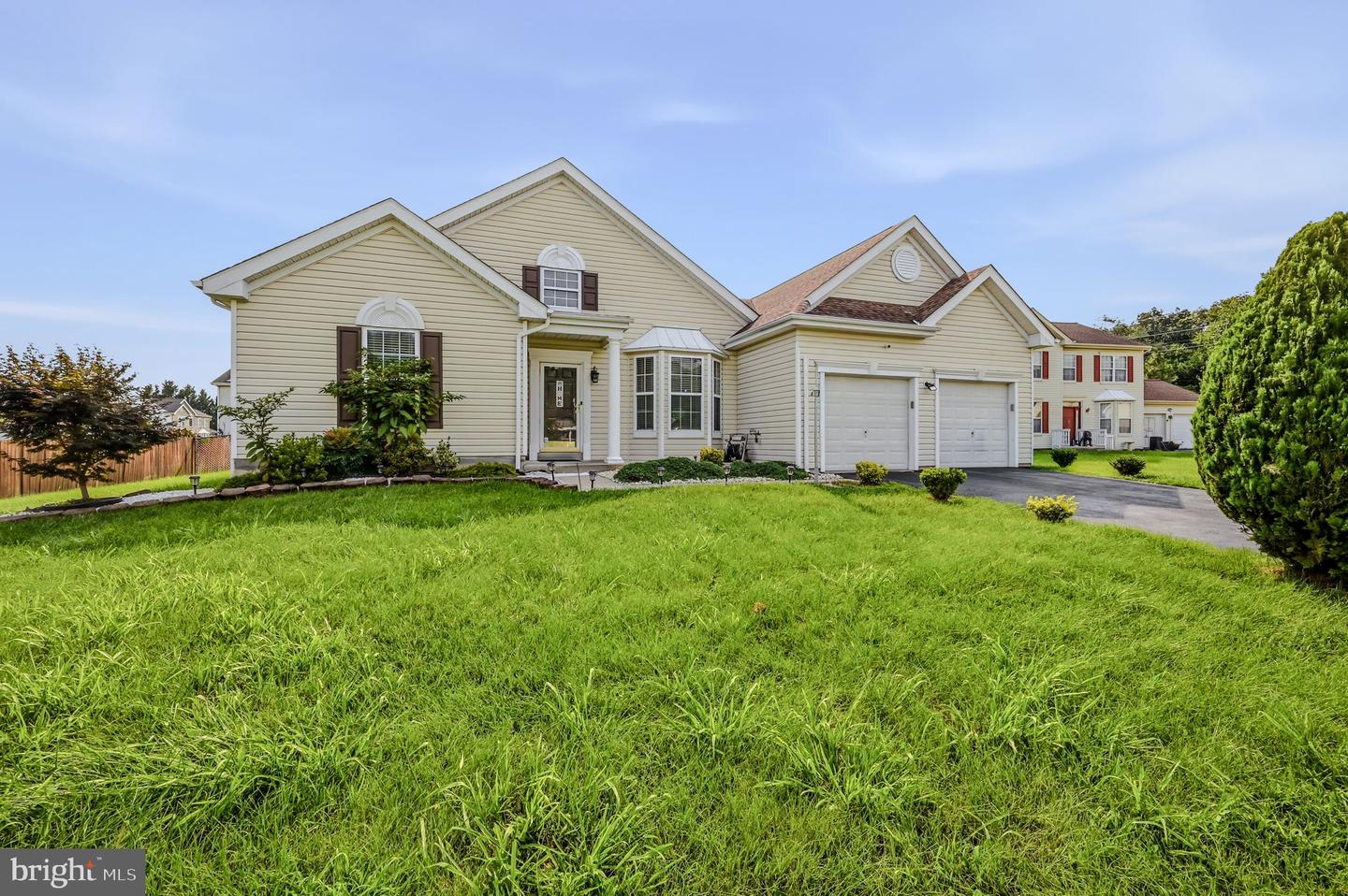 235 Riveredge Dr — photo
