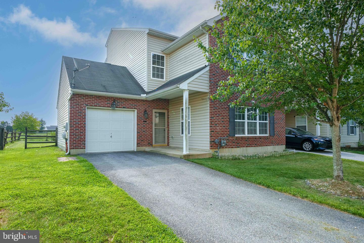 231 Camerton Ln — photo