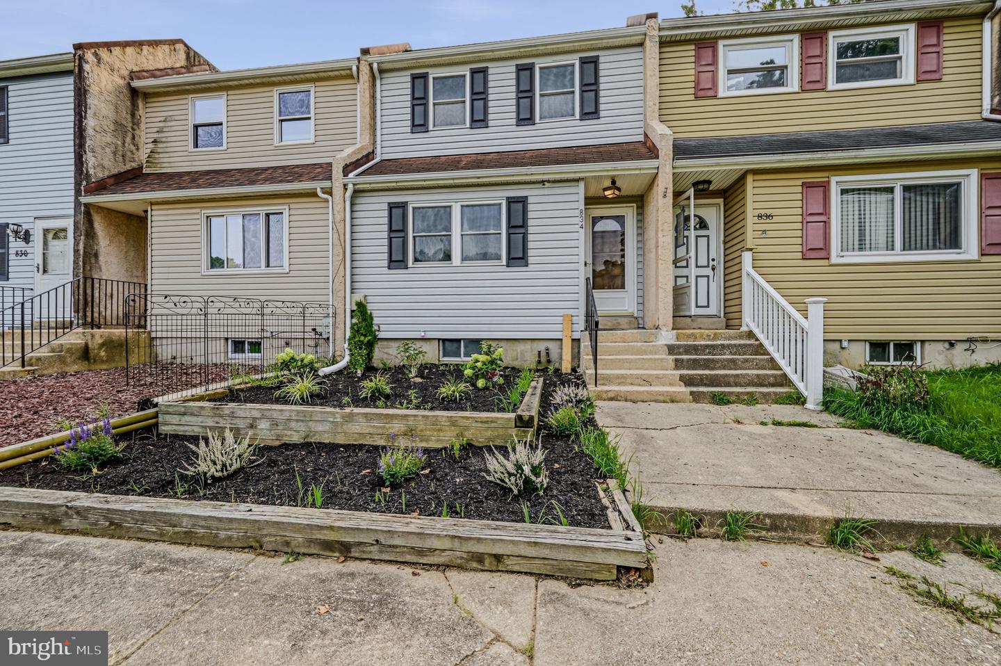 834 Hastings Ct — photo