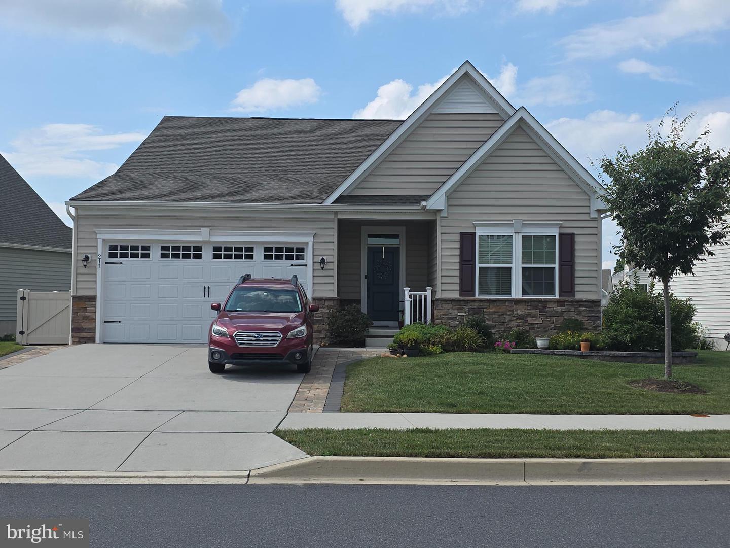 211 Anglesey Dr — photo