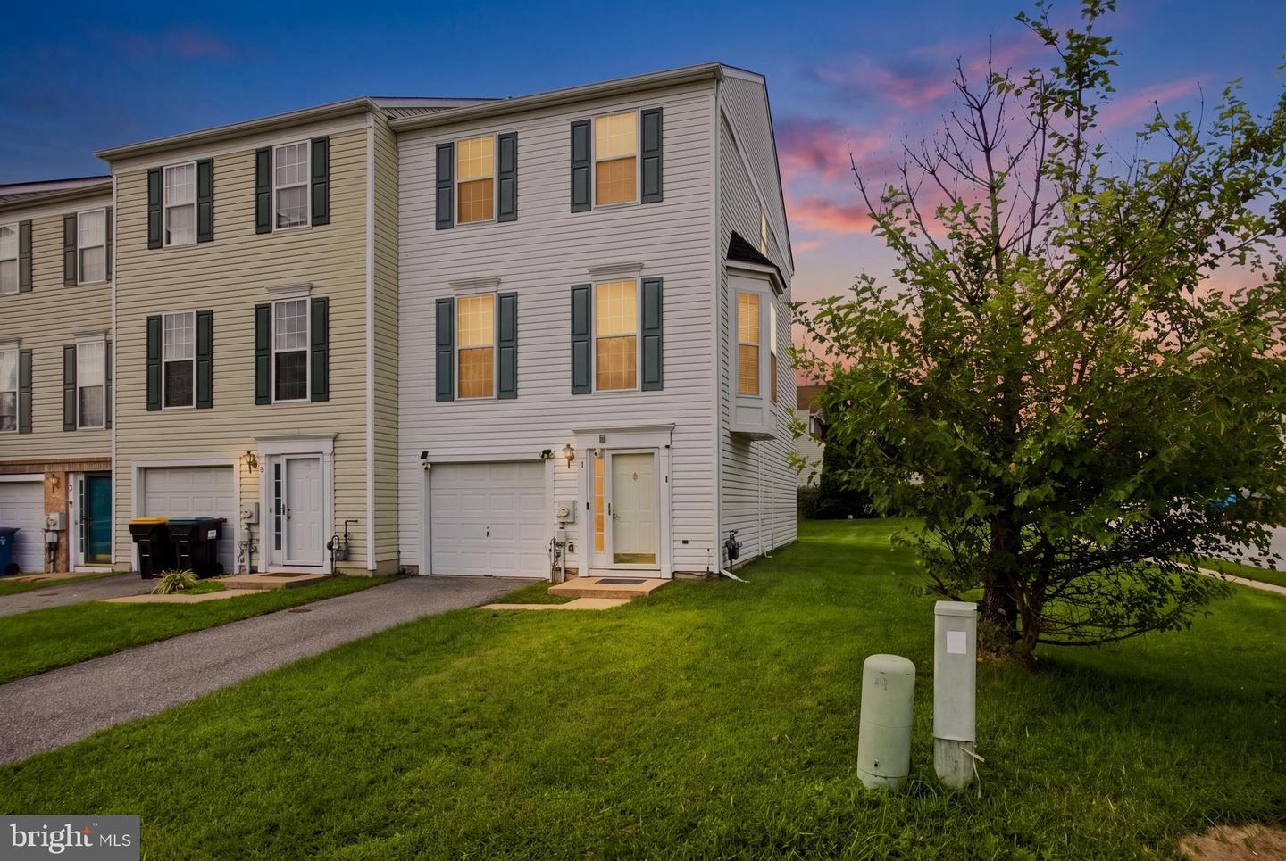 1 Lisa Dr — photo
