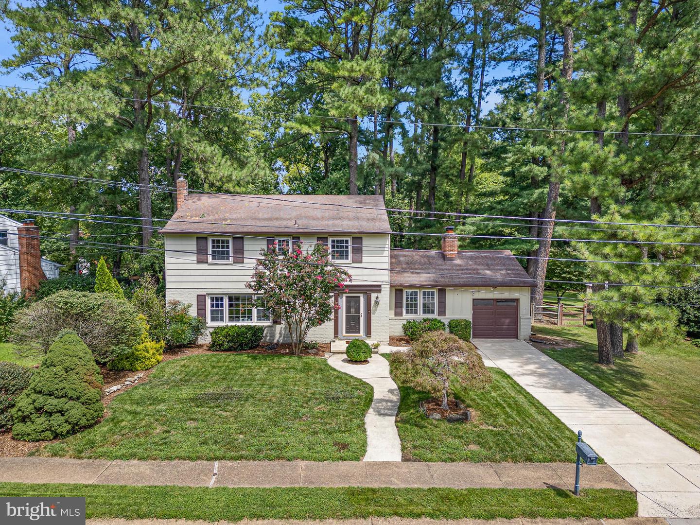 805 Rock Ln — photo