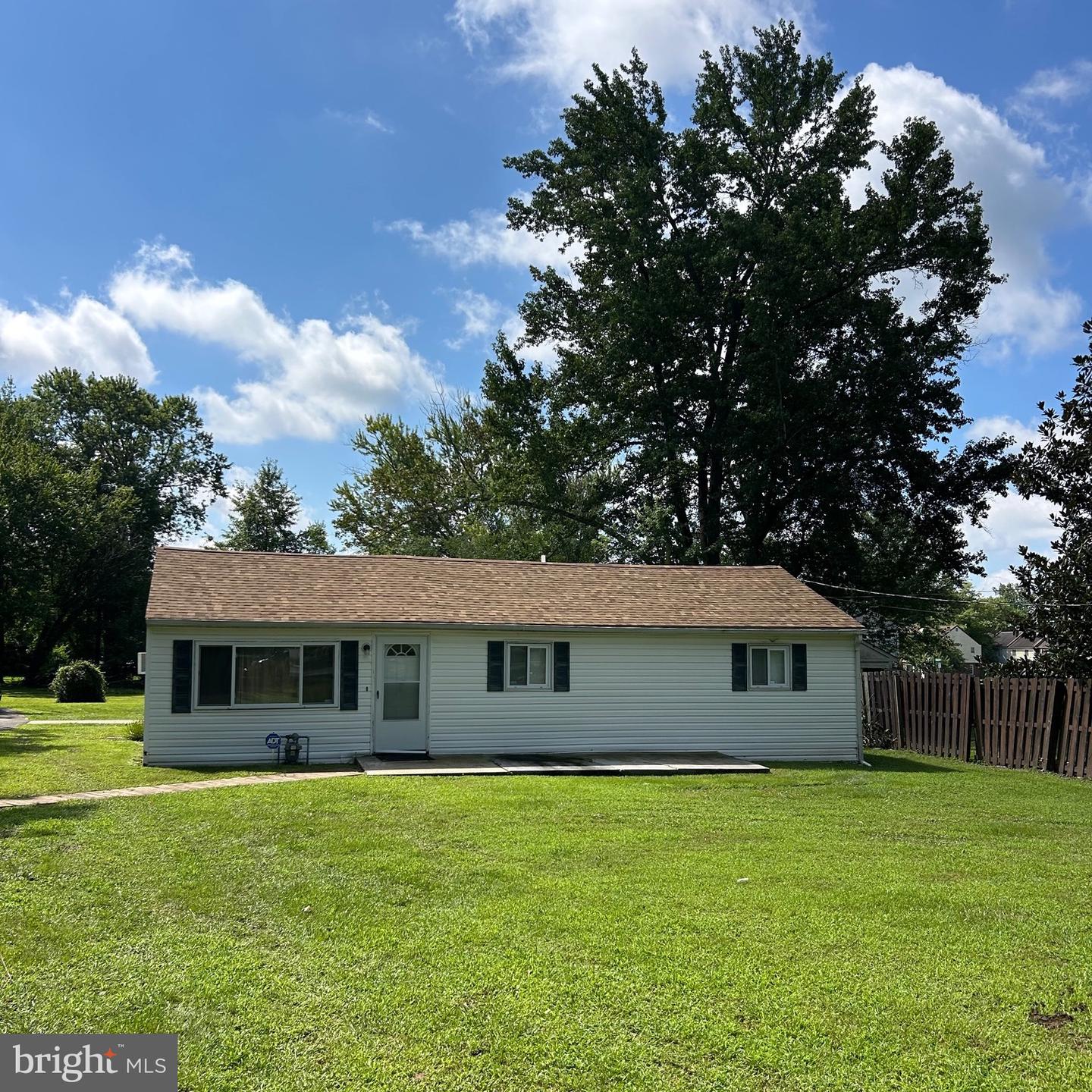 951 Barksdale Rd — photo