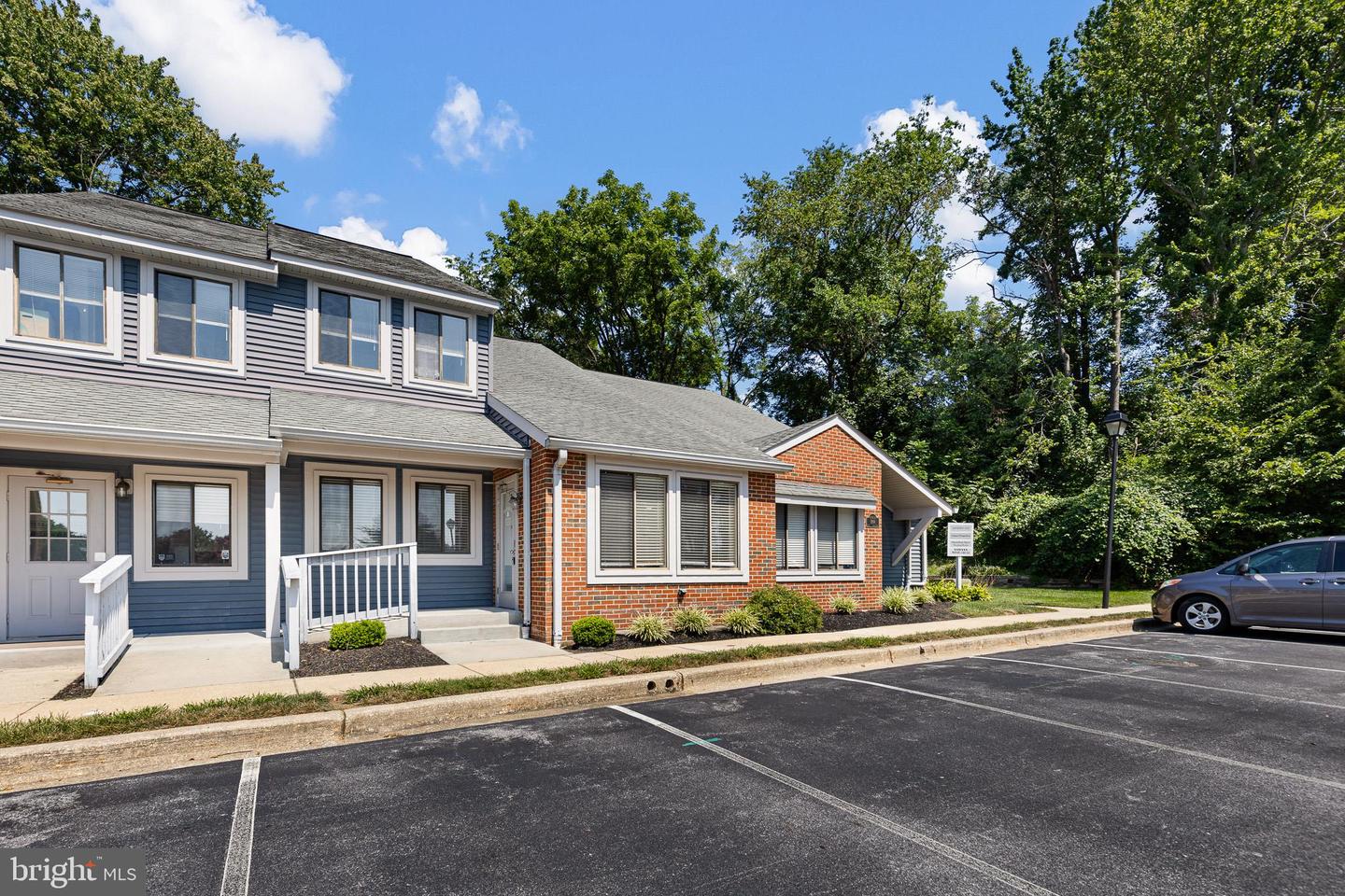 5201 W Woodmill Dr #31 — photo